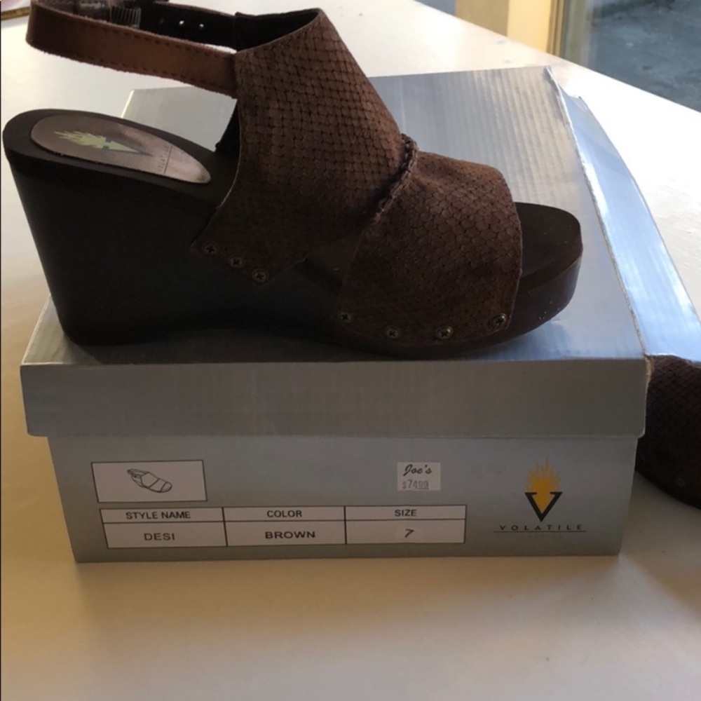 Volatile brown wedge sandals
